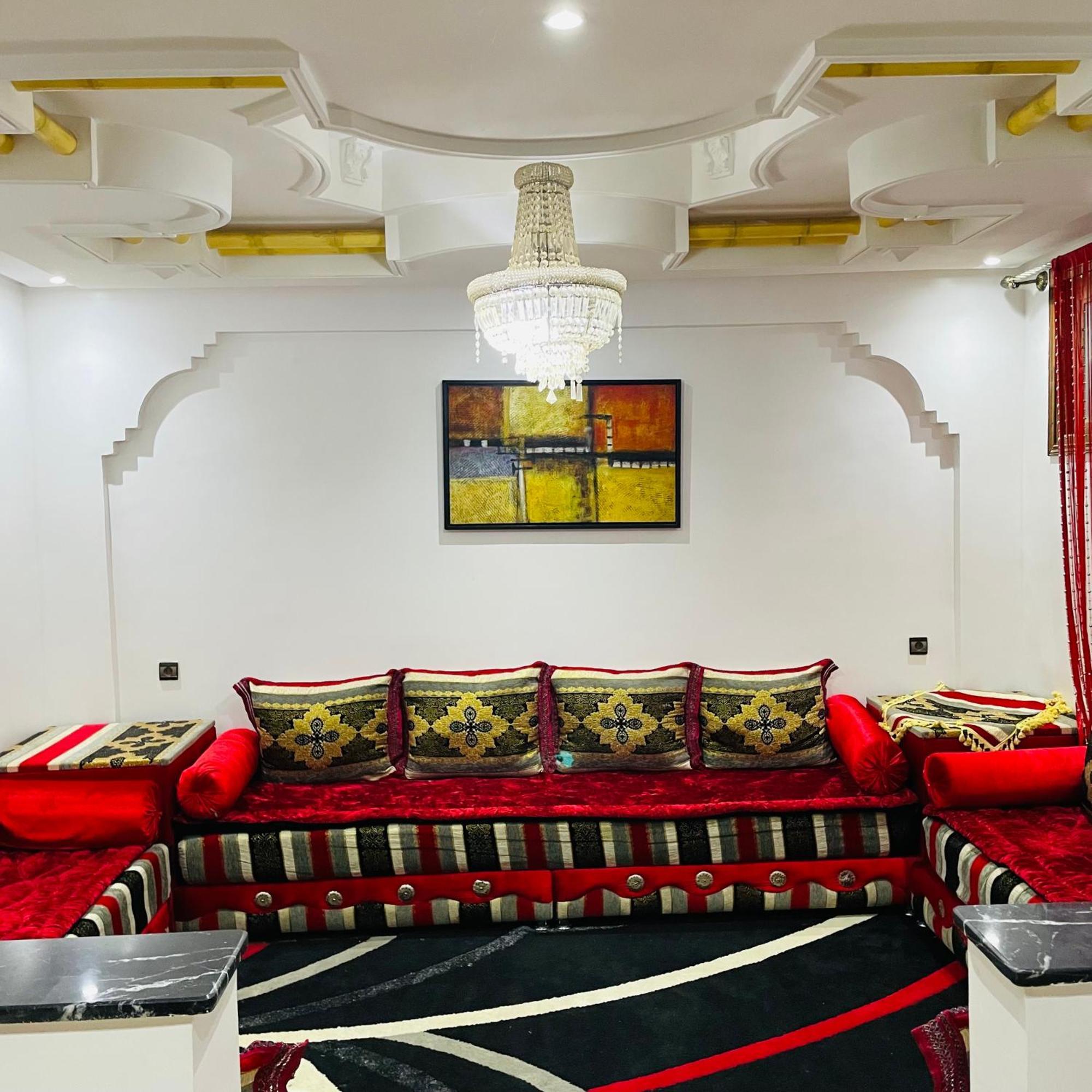 Touche Rouge Chic Apartment