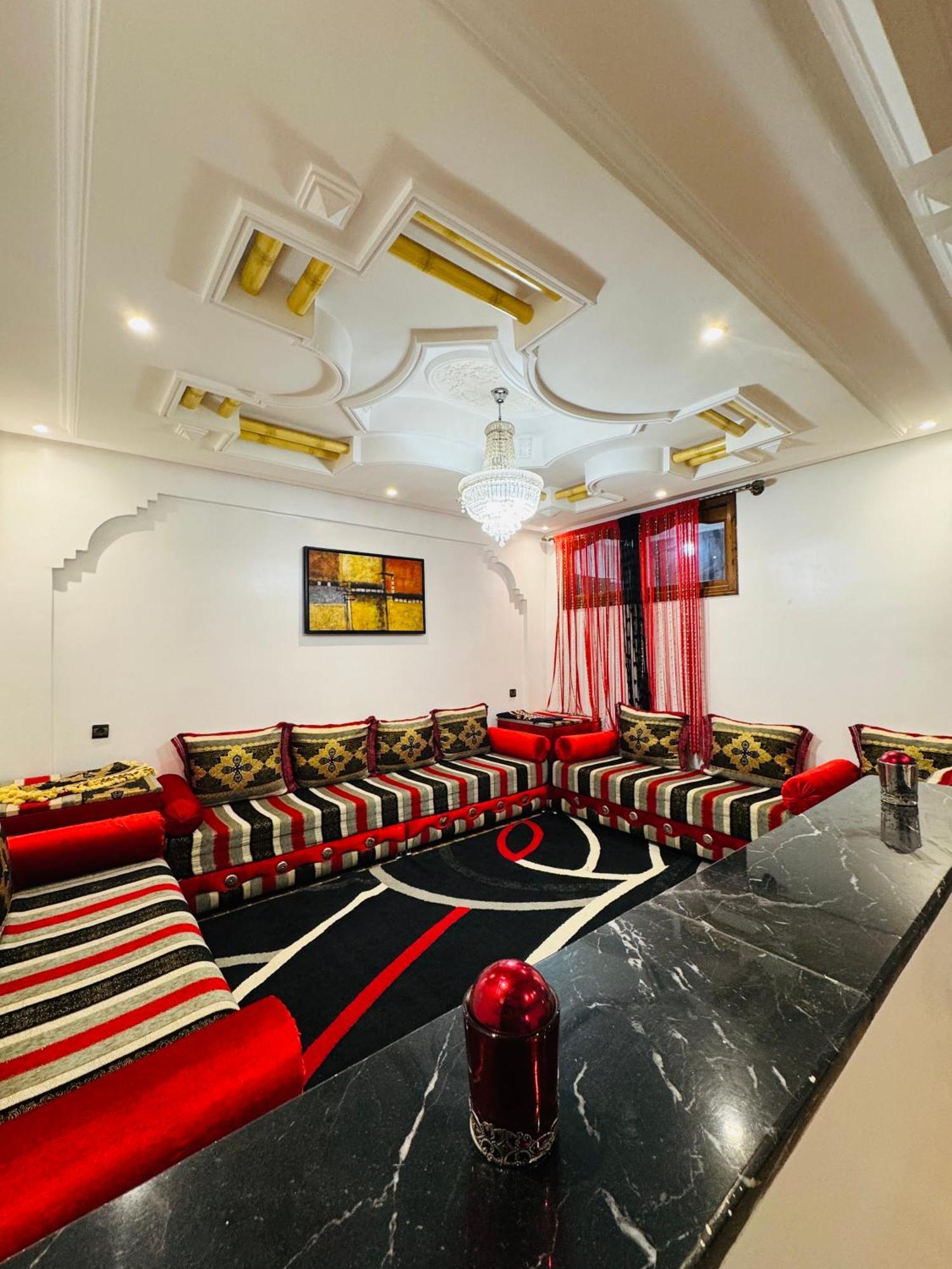 Touche Rouge Chic Apartment *